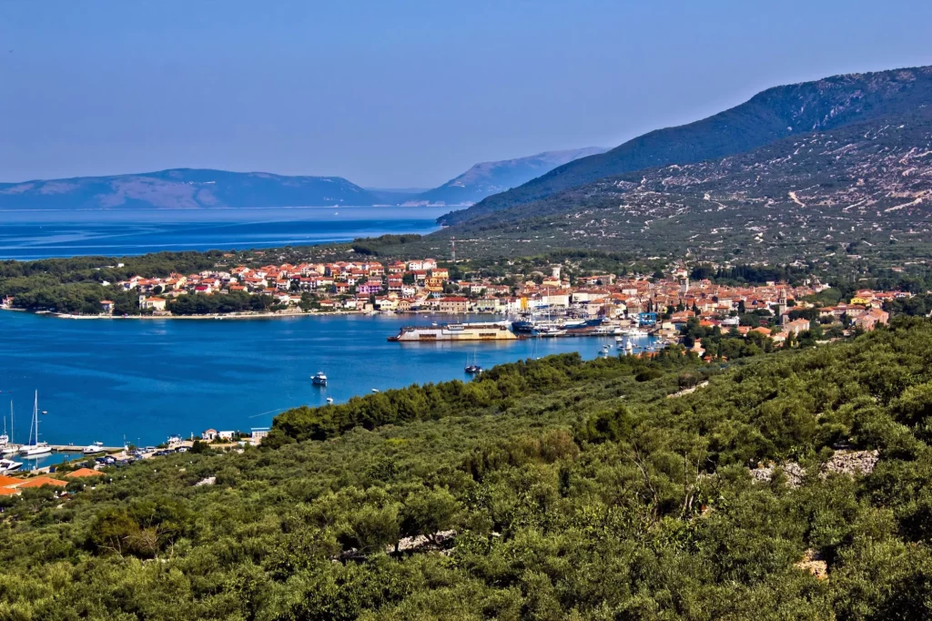 Adriatische stad Cres baai