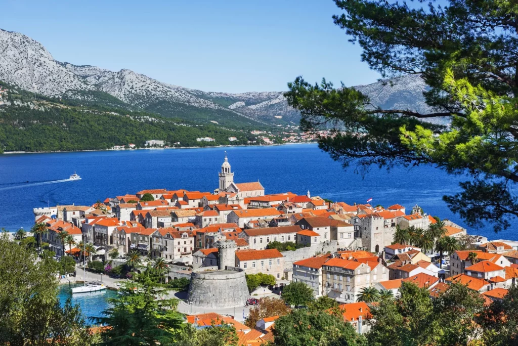 Vy över staden Korcula, ön Korcula, Dalmatien, Kroatien